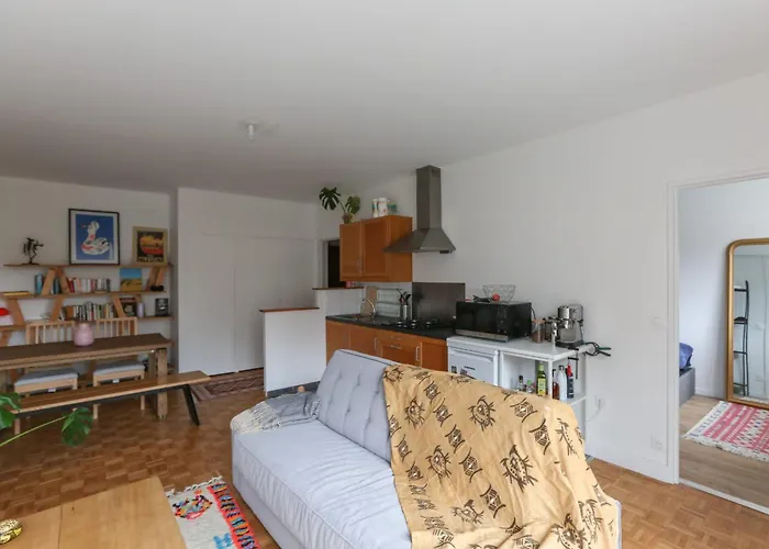 Charming Apartment In Buttes Chaumont